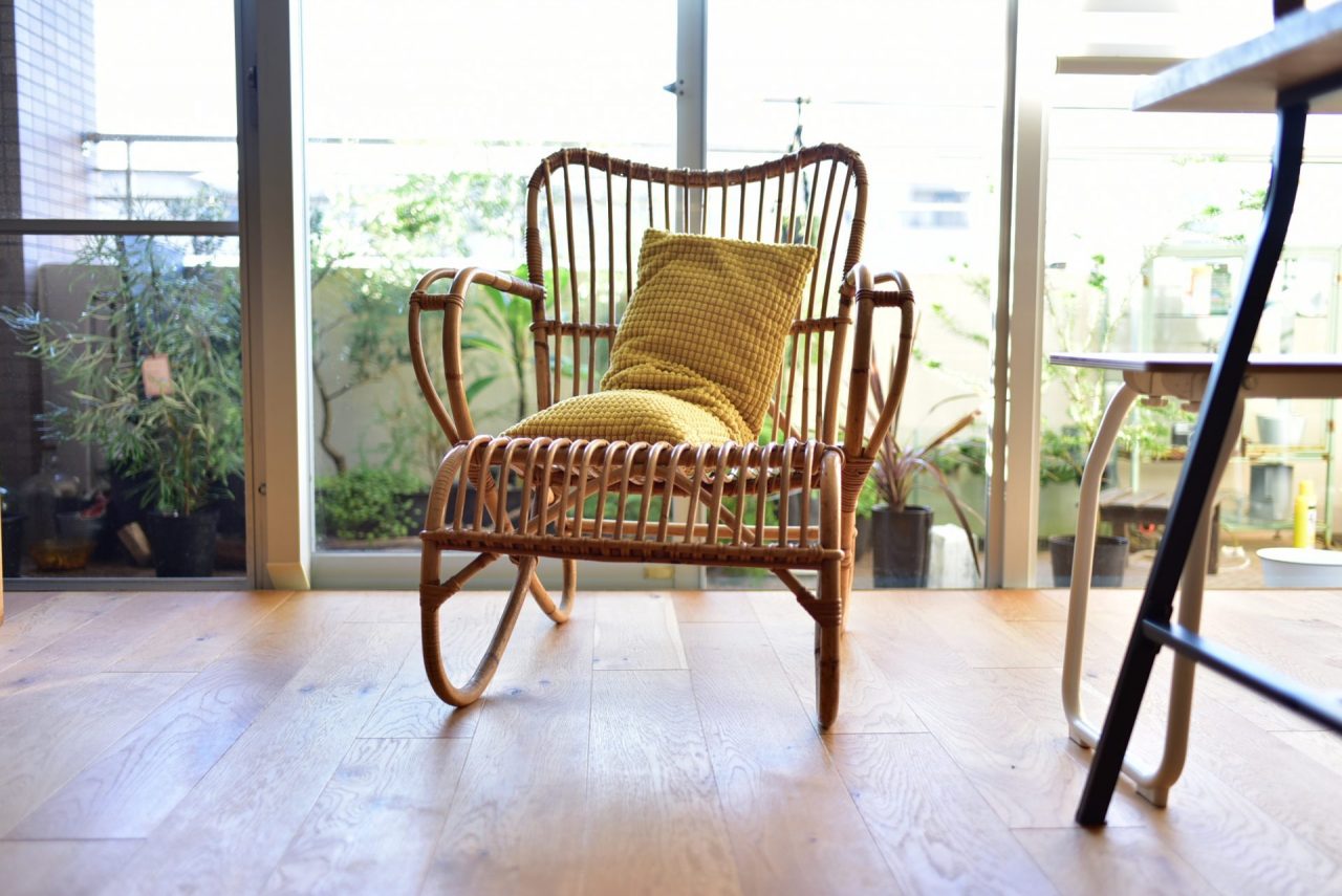 わが家に、ひとりがけの“ラタンチェア”がやってきました。 | OURHOME