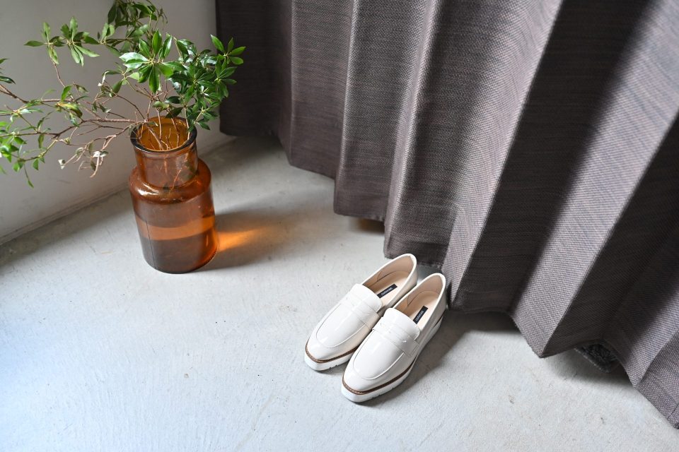 40代　30代　50代　コーデ　ワーママ　通勤　きれいめ　ファッション　ウェア　服　靴　エナメル