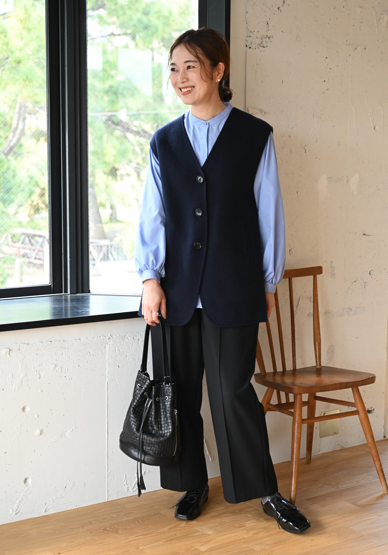 #items:4203-gather-blouse,4196-pintuck-wide-pants,1034-city-leather-bag,2095-ribbed-warm-glitter-socks,2504-lace-up-shoes