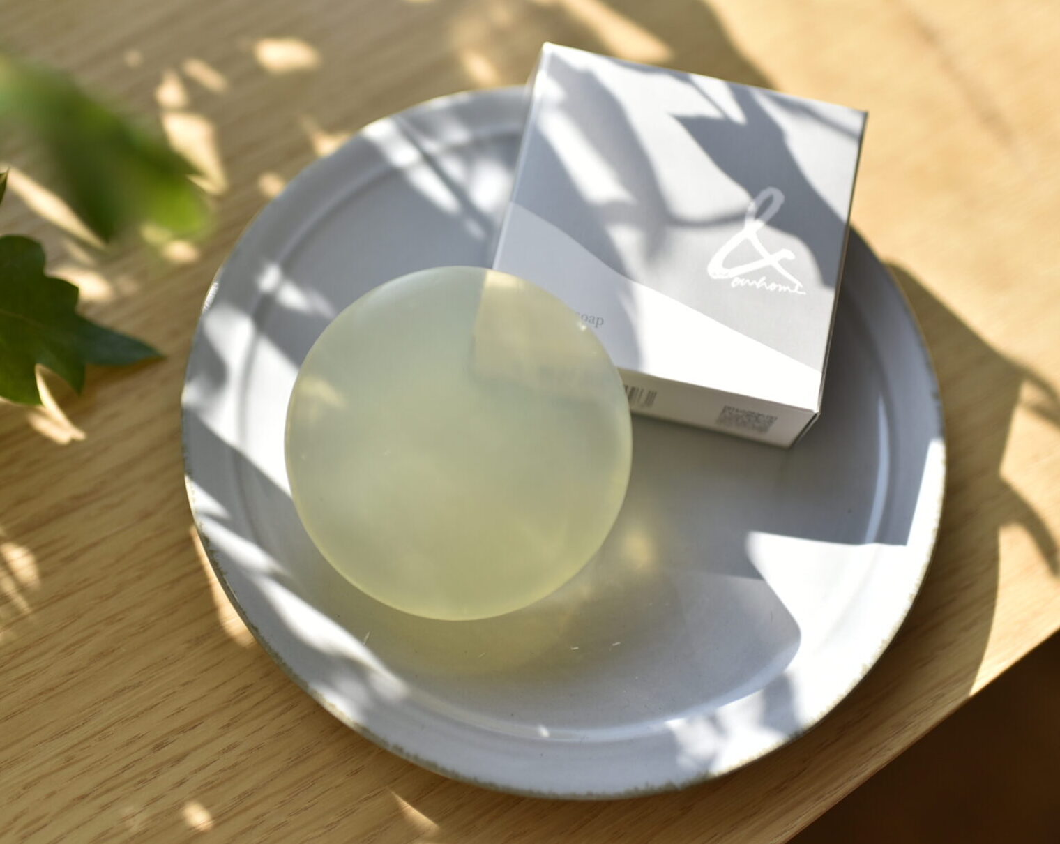 無香料・美容保湿成分28％配合の枠練り石鹸。洗い上がりしっとりのモイスチャーソープ。