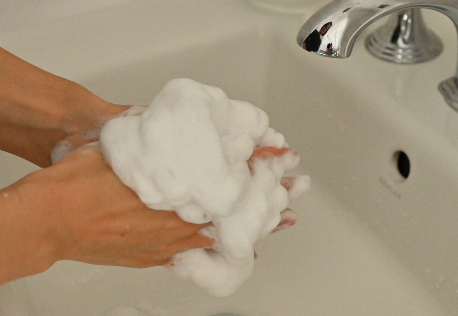 きめ細かい泡で毛穴の汚れを落とす&ourhome モイスチャーソープの泡立ち。