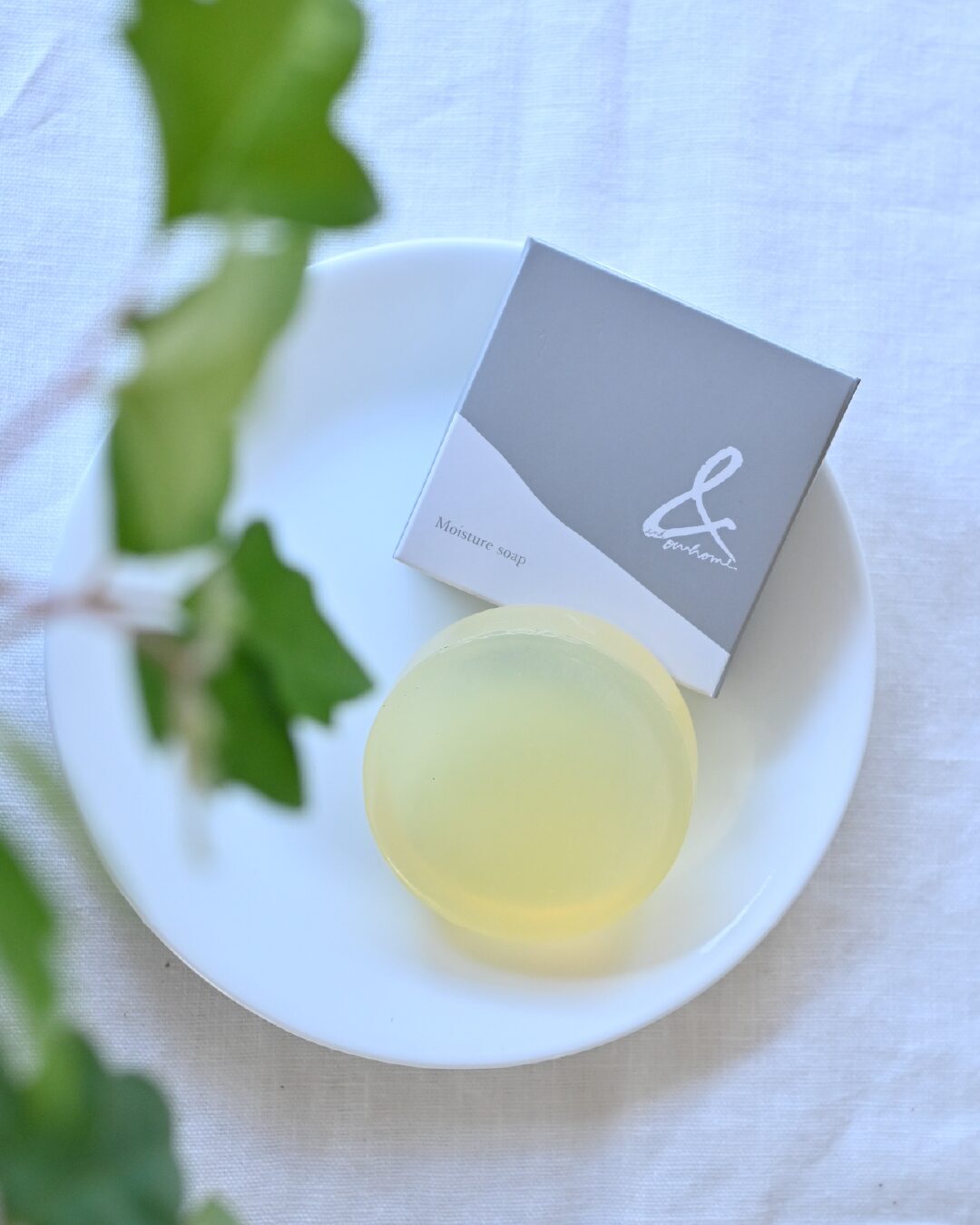 &ourhome モイスチャーソープ〈枠練り石鹸〉。肌にやさしく、しっとり洗い上がる無香料の洗顔石鹸。