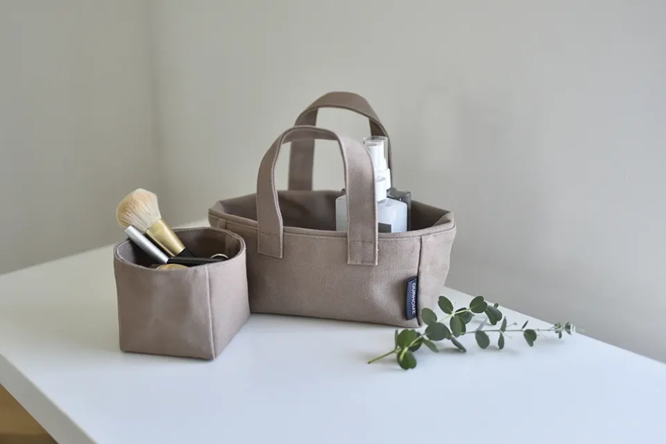 メイク　ポーチ　自立する　コンパクト　帰省　旅行