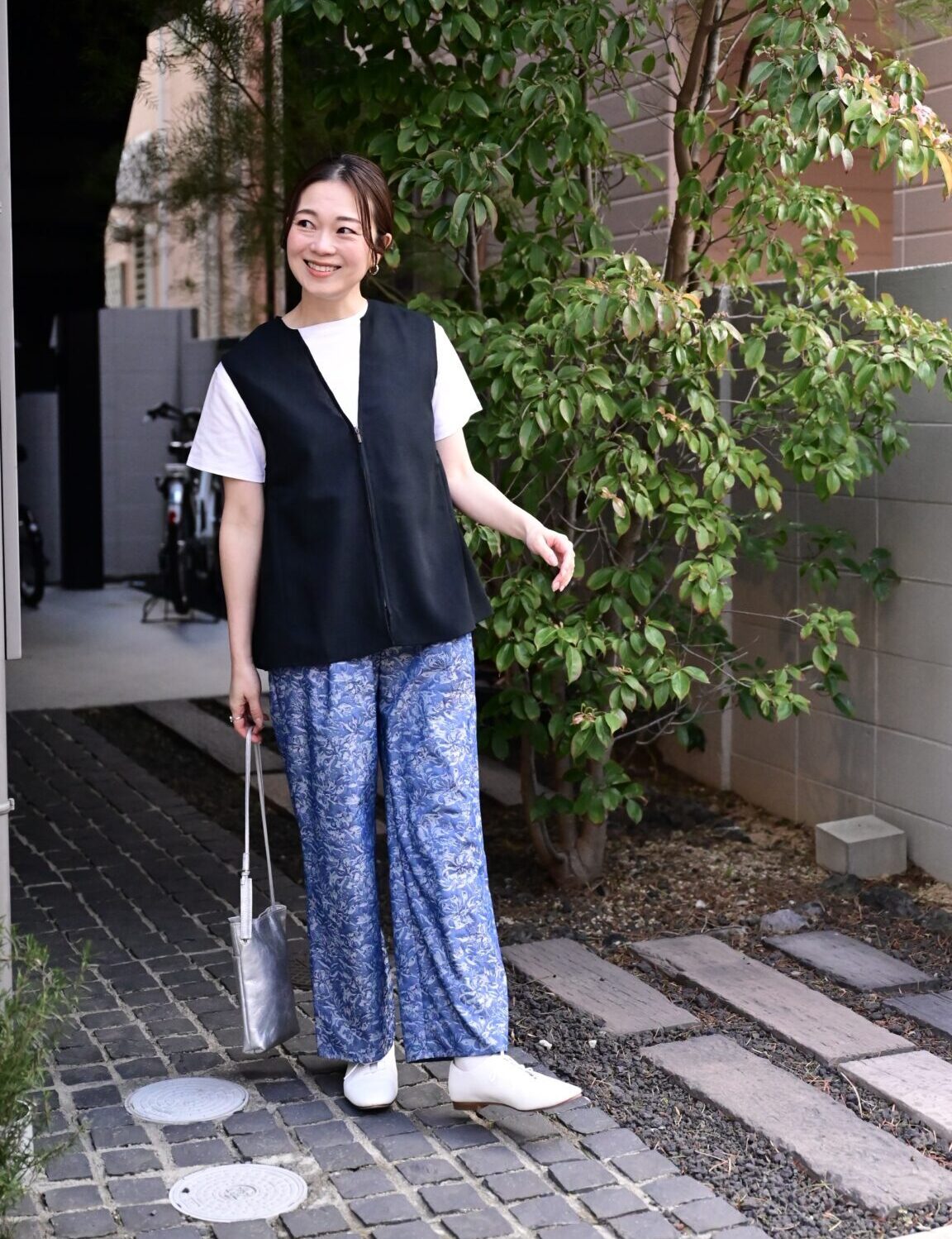 OUR リバティ柄セミワイドパンツ リバティ柄セミワイドパンツ – OURHOME