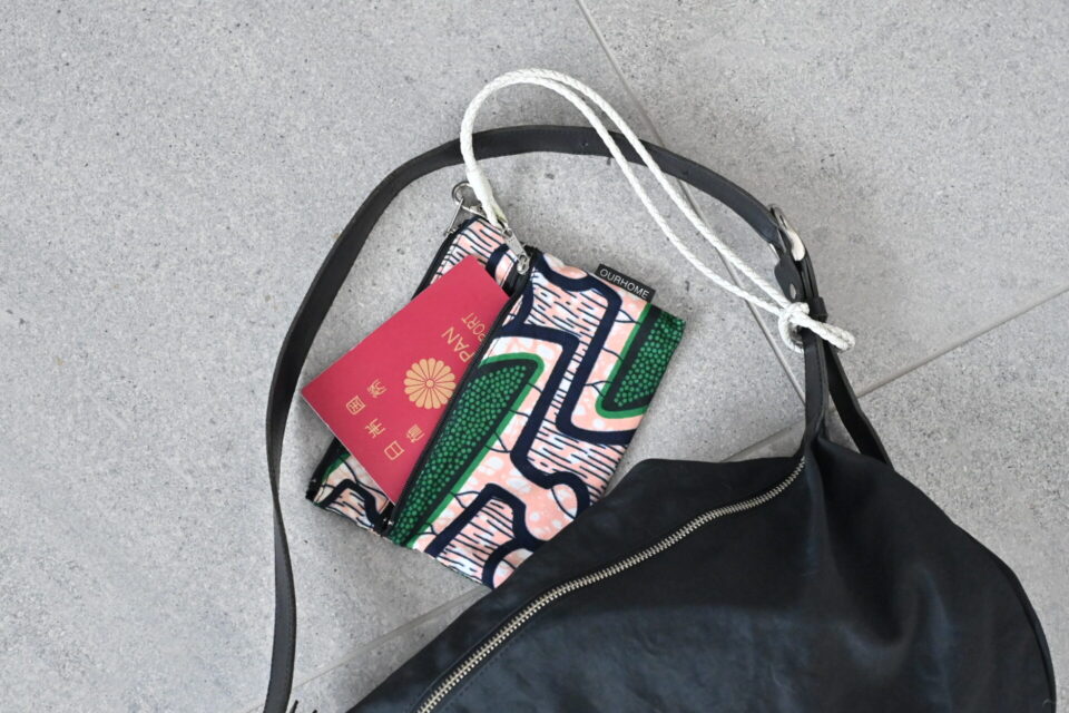 旅行,持ち物,長時間フライト,海外旅行,飛行機,防犯対策,ネックストラップ,パスポート