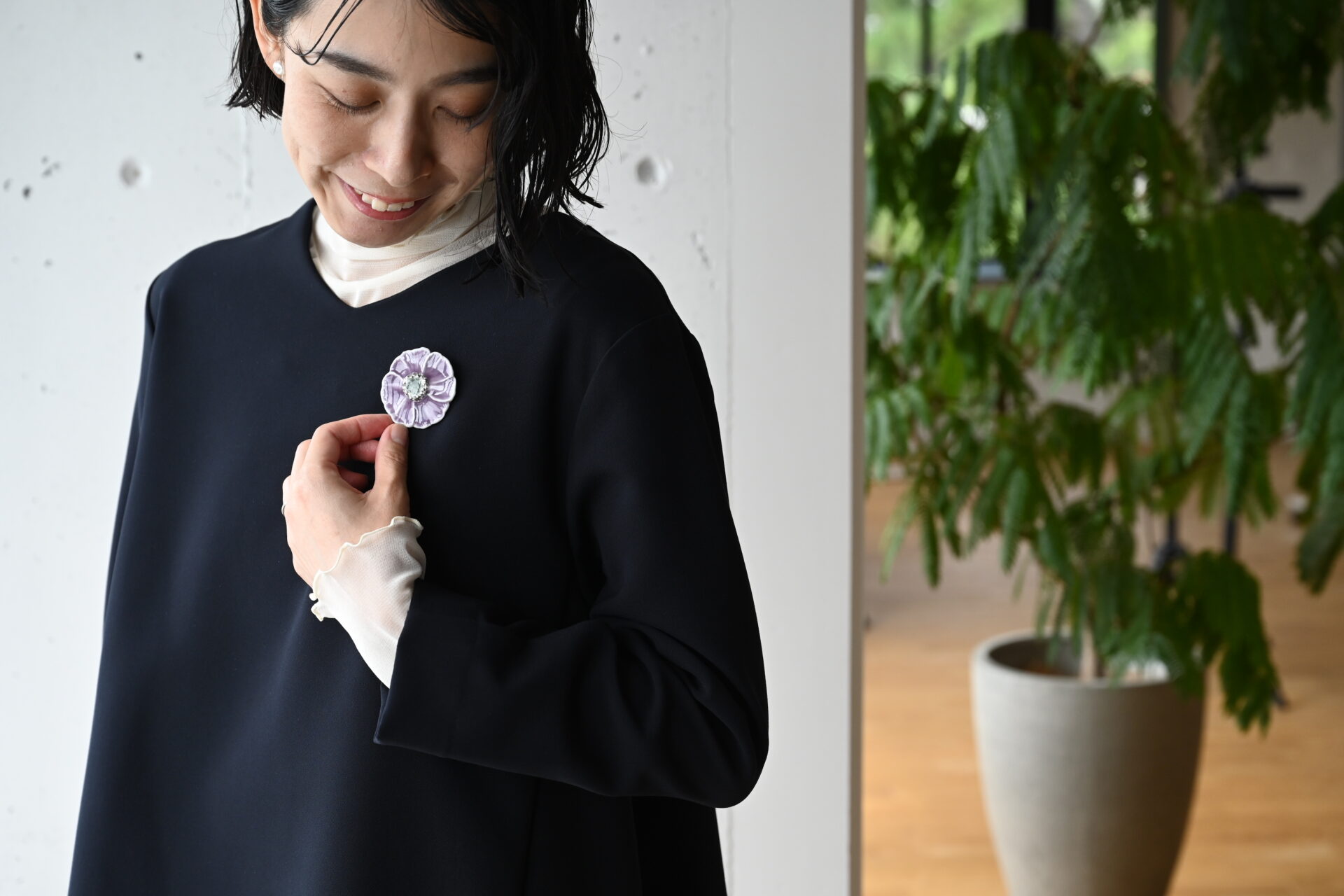 #items:4195-tulle-sheer-turtle,3029-ceramic-flower-brooch