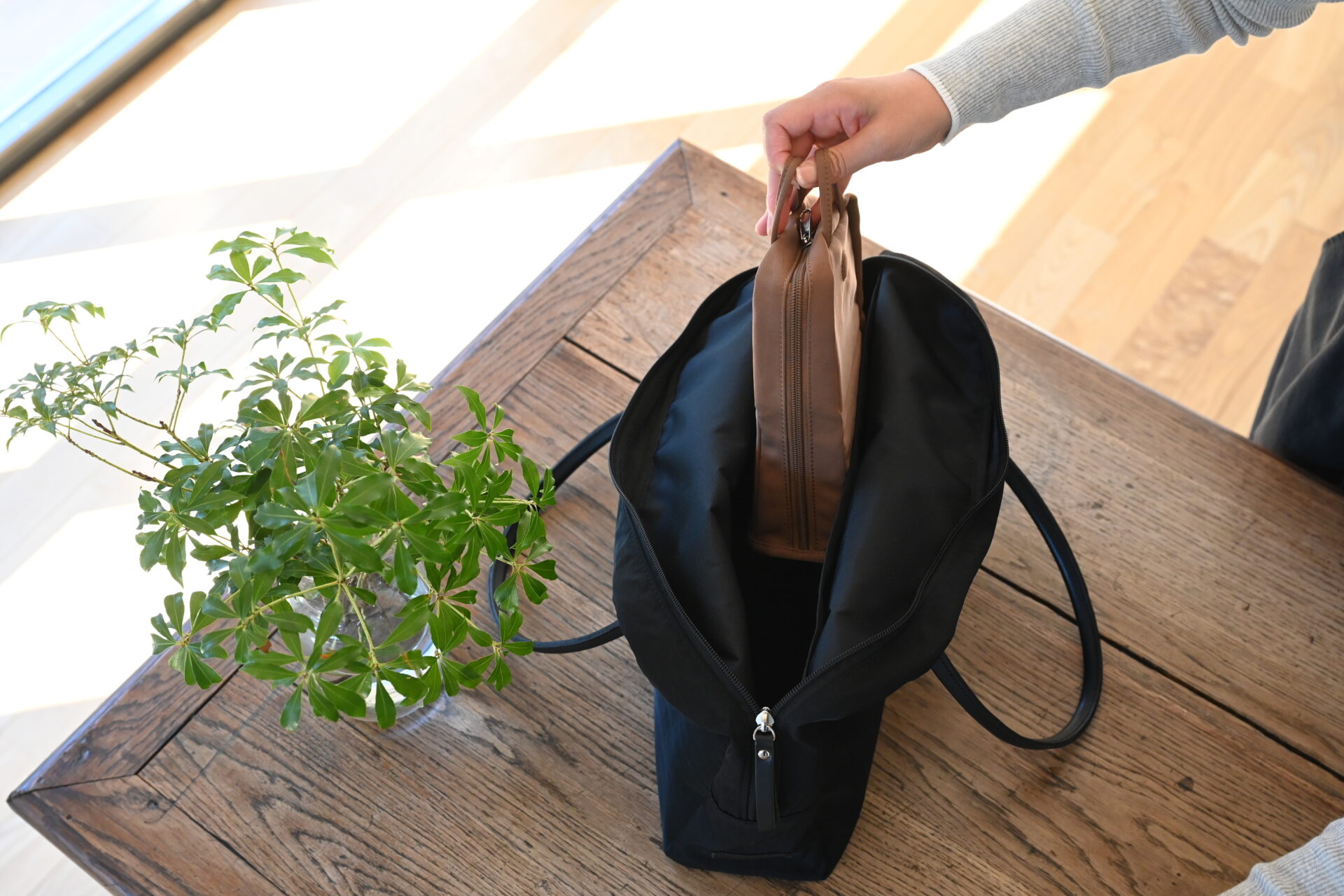 #items:1032-arched-tote-bag
