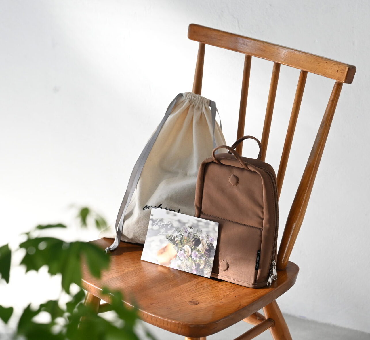 #items:9905-present-drawstring-pouch
