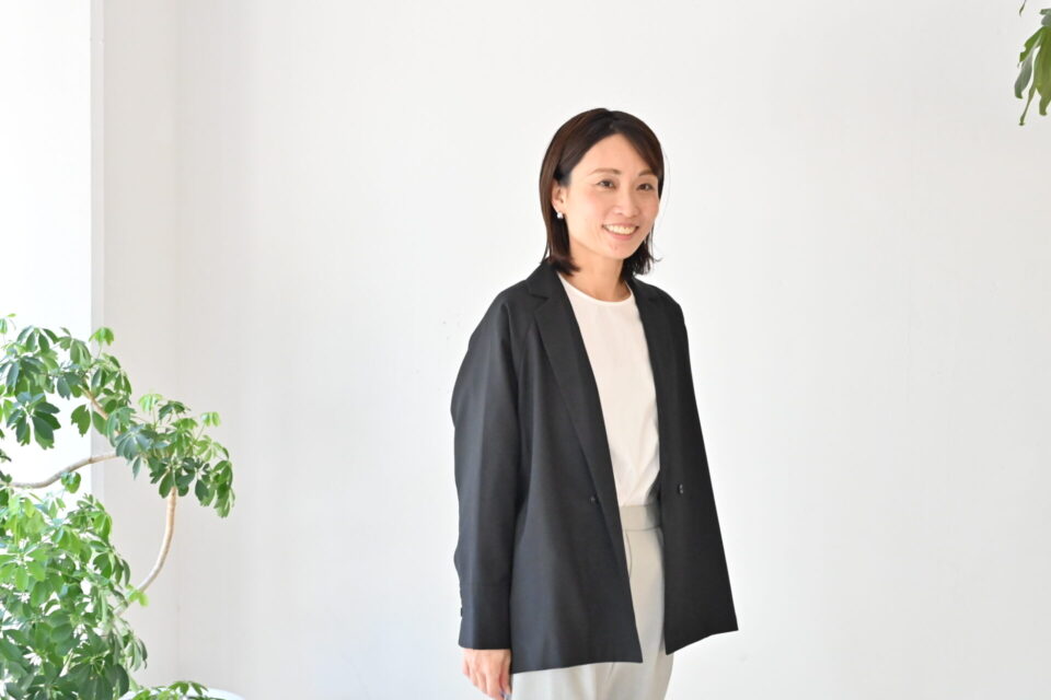 OURHOME「軽やかジャケット」セットアップほどかっちりしてないけど、きちんと感があって重宝しています◎