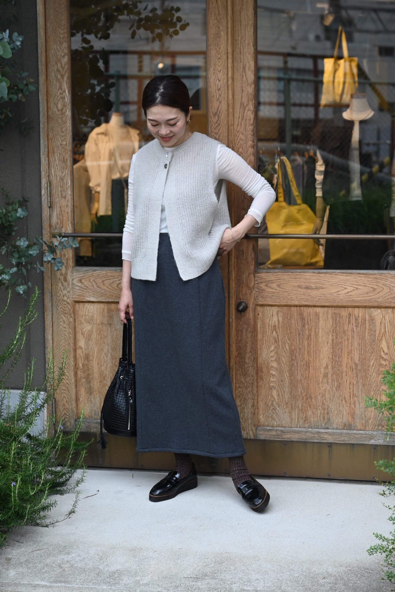 #items:4155-layering-cut-and-sew,1034-city-leather-bag,2095-ribbed-warm-glitter-socks,2507-enamel-leather-loafer-shoes